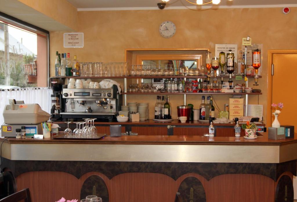 Logis Hotel Et Restaurant La Tour Brette Pontorson Luaran gambar
