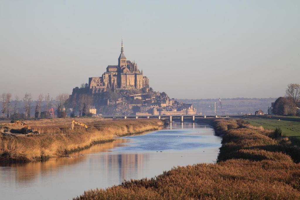 Logis Hotel Et Restaurant La Tour Brette Pontorson Luaran gambar