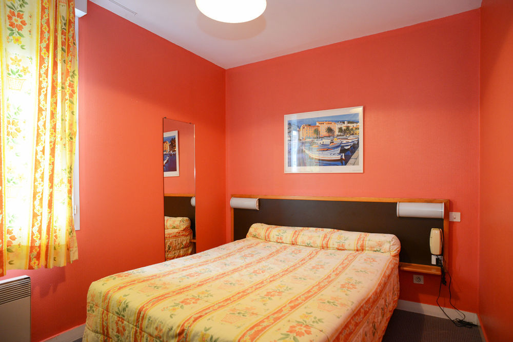 Logis Hotel Et Restaurant La Tour Brette Pontorson Luaran gambar