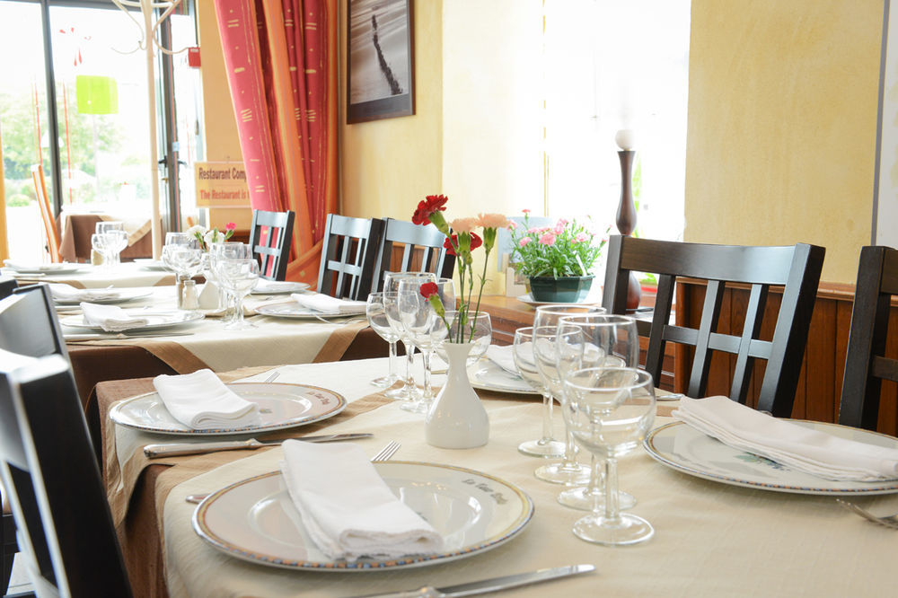 Logis Hotel Et Restaurant La Tour Brette Pontorson Luaran gambar